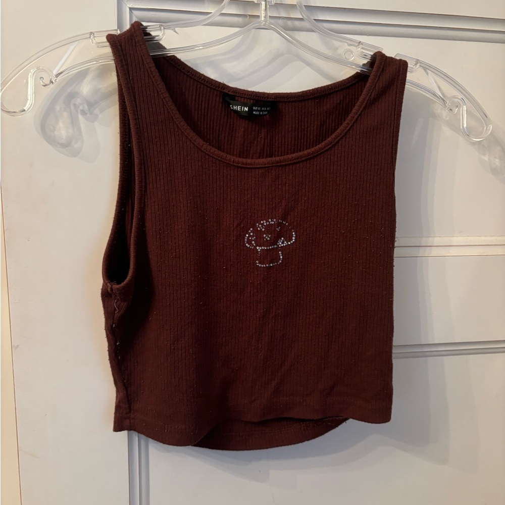 Brown top with mushroom